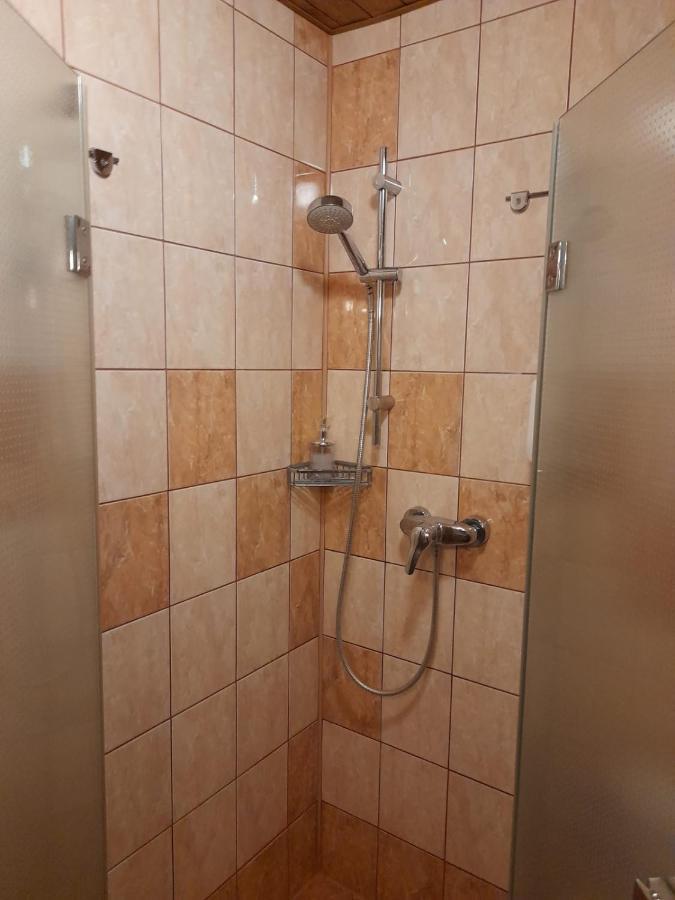 Restaurant A Penzion Pod Draci Skalou Karlštejn Kültér fotó